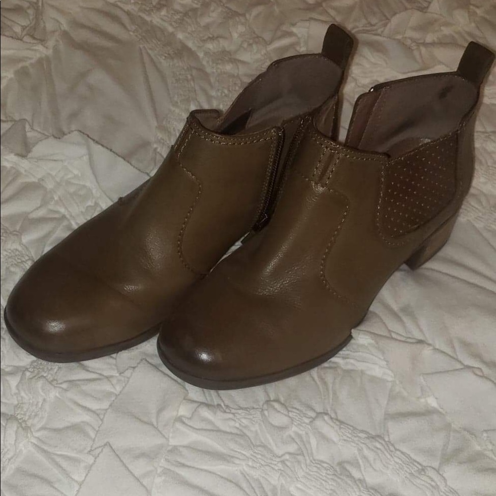 Dansko size 38 bootie